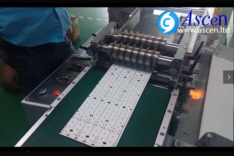 <b><b>High precision multi PCBs cutting machine separation  </b></b>